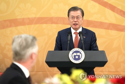 건배사 하는 문 대통령
