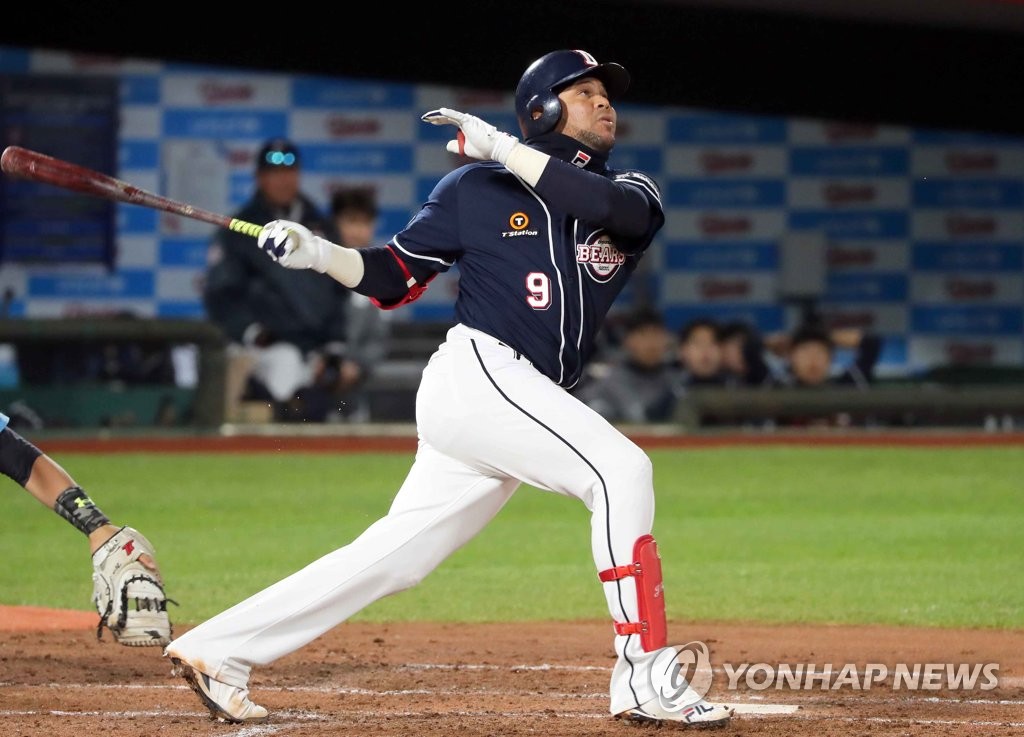 In this file photo from April 11, 2019, Jose Miguel Fernandez of the Doosan Bears takes a swing against the Lotte Giants in the top of the third inning of a Korea Baseball Organization regular season game at Sajik Stadium in Busan, 450 kilometers southeast of Seoul. (Yonhap)