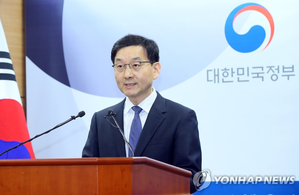 韓国勝訴としたＷＴＯ上級委員会の判断を受け、韓国政府が今後の措置を説明した＝１２日、世宗（聯合ニュース）