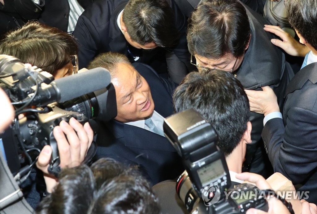 개의 시도하다 저지당한 이상민 사개특위 위원장