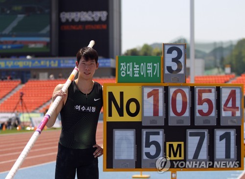 남자장대높이뛰기 한국신기록 세운 진민섭