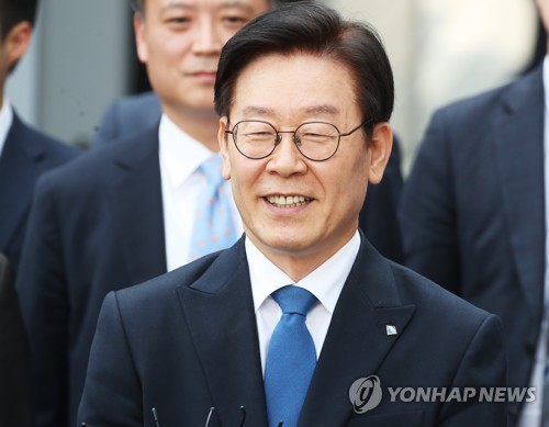 미소짓는 이재명 경기지사