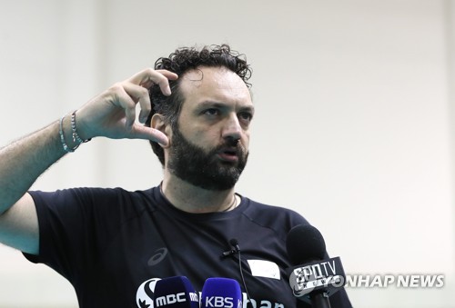 '라바리니 감독의 대표팀에 대한 인상은?'
