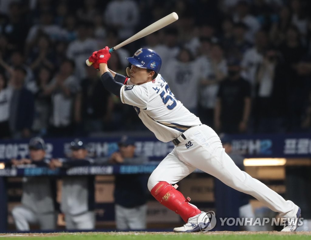 In this file photo from May 16, 2019, No Jin-hyuk of the NC Dinos gets a base hit against the SK Wyverns in the bottom of the seventh inning of a Korea Baseball Organization regular season at Changwon NC Park in Changwon, 400 kilometers southeast of Seoul. (Yonhap) 