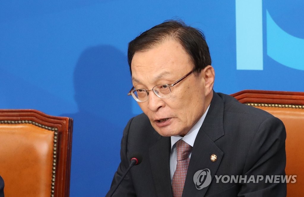 최고위원회의에서 발언하는 이해찬