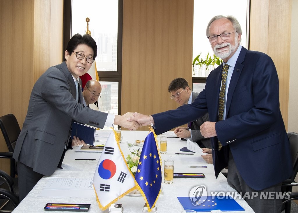 Environment minister meets EU envoy Environment minister meets EU envoy