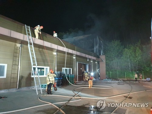 수소탱크 폭발사고 현장 인근 공장서 불…"인명피해 없어"