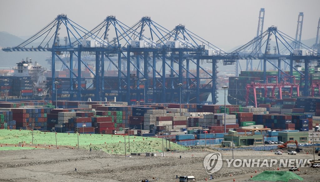 韓国の輸出不振が続いている。主要港の一つ、釜山港（資料写真）＝（聯合ニュース）