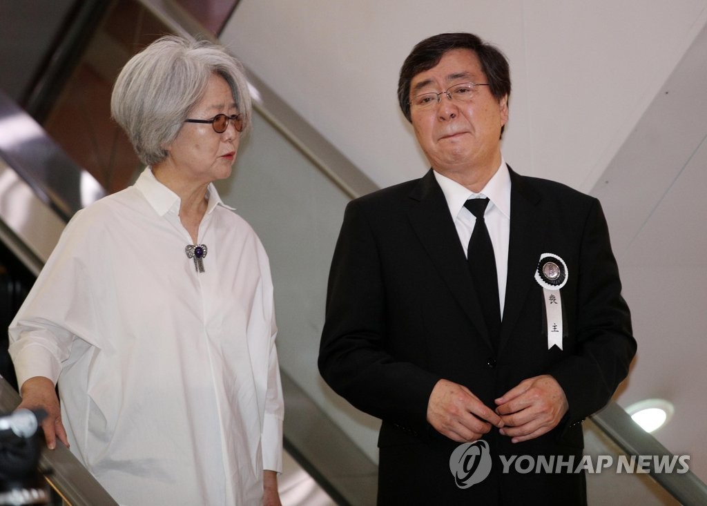 빈소 들어서는 김홍업