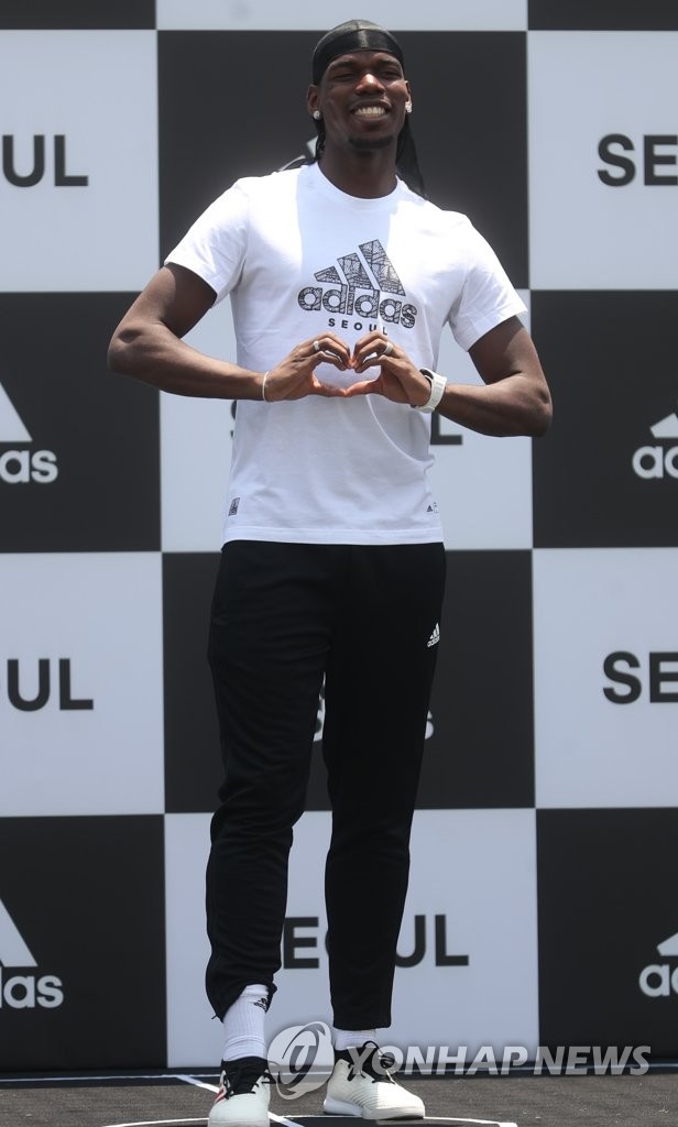 Manchester United star in Seoul Manchester United star in Seoul