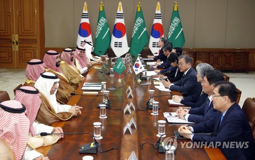 사우디아라비아 왕세자와 회담하는 문 대통령