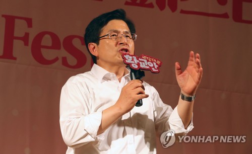 우먼 페스타 인사말하는 황교안 대표