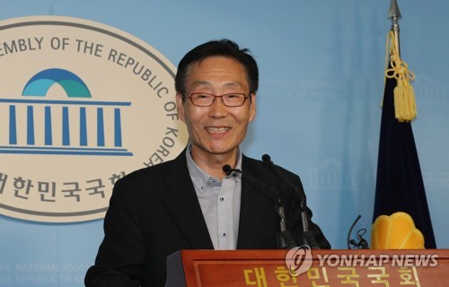 사퇴 기자회견하는 주대환 혁신위원장