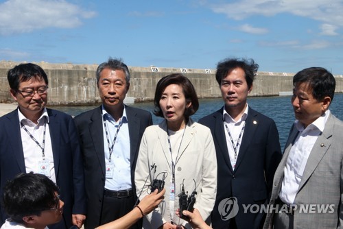 한국당 "정경두 국방부 장관 해임안 제출하겠다"