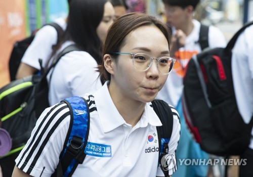 South Korean swimmer Kim Seo-yeong arrives at the athletes' village for the FINA World Championships in Gwangju, 330 kilometers south of Seoul, on July 17, 2019. (Yonhap)