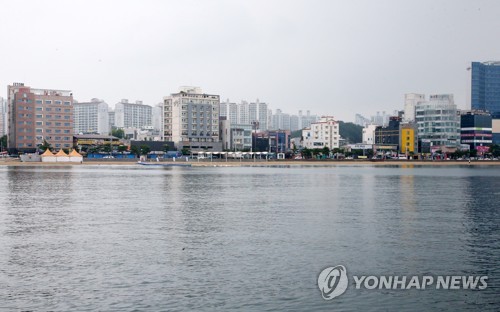 썰렁한 포항 영일대해수욕장