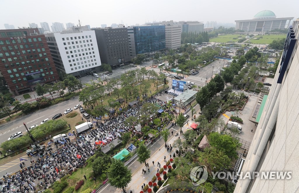 국회 앞 열린 민주노총 총파업 대회