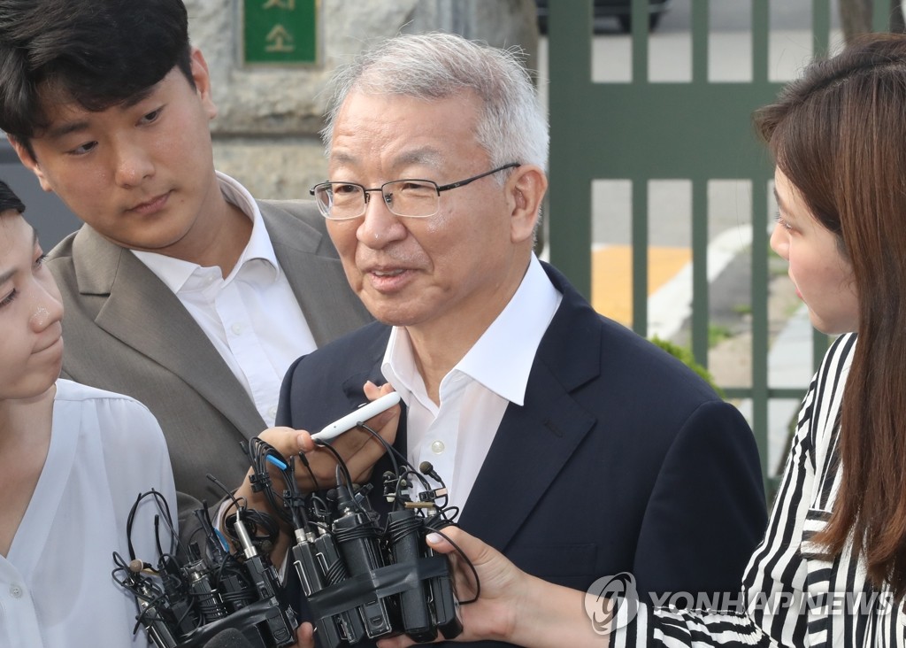 Ex-top justice freed on bail Ex-top justice freed on bail