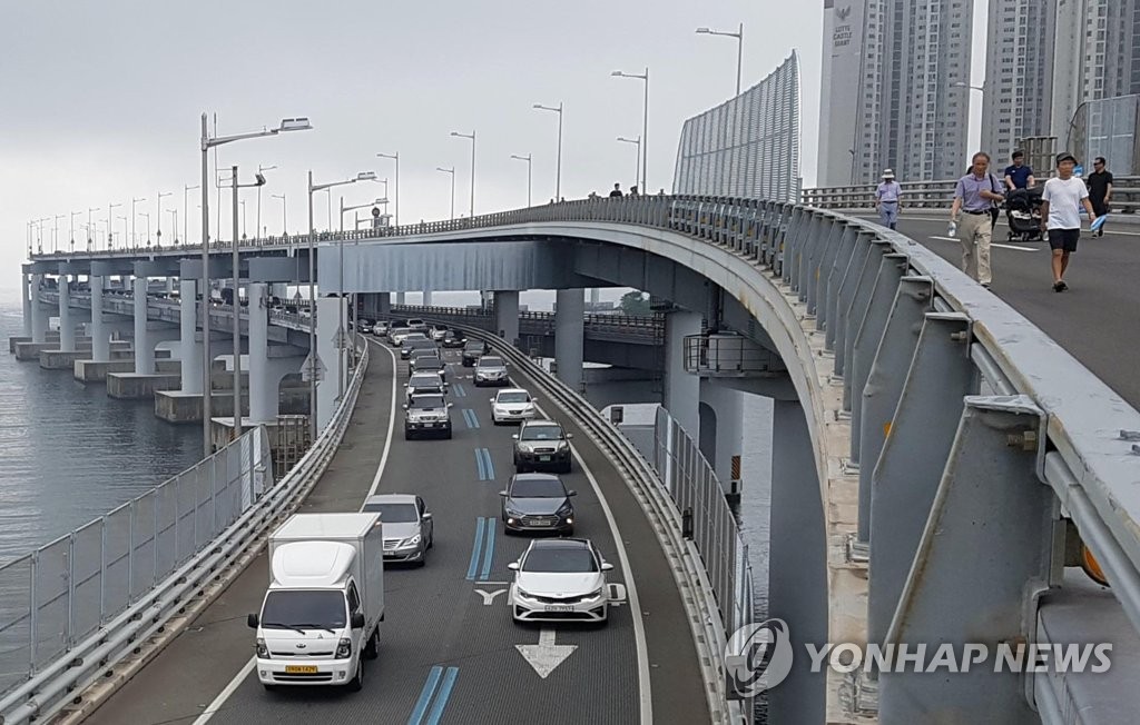 광안대교 개방행사…해운대 교통 마비