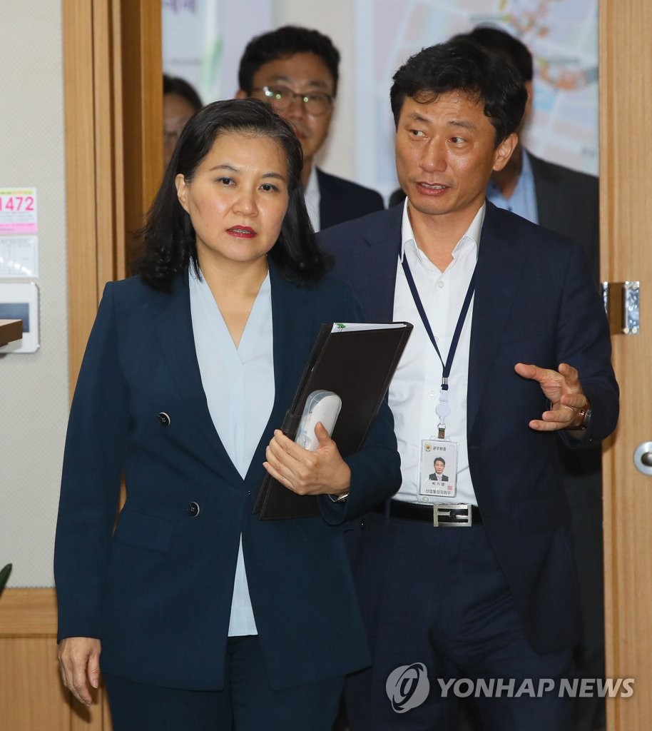 미국 출장 결과설명 나선 유명희 통상교섭본부장