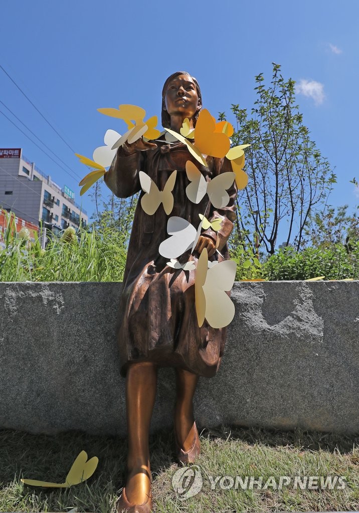立ち上がる少女像 立ち上がる少女像