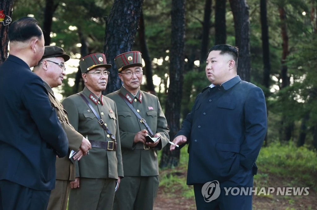 북한 김정은, 또 '새 무기' 시험사격 지도
