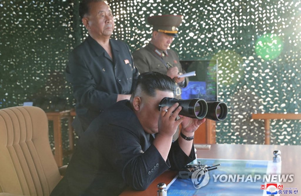 Prueba de un nuevo lanzacohetes múltiple de calibre supergrande de Corea del Norte Prueba de un nuevo lanzacohetes múltiple de calibre supergrande de Corea del Norte