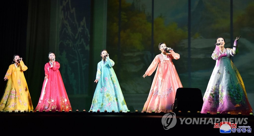 북한 선군절 맞아 경축공연 진행