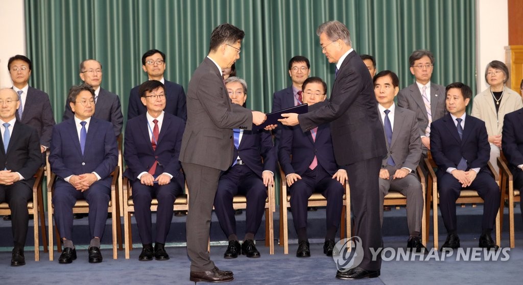 문 대통령과 김현수 농식품부 장관