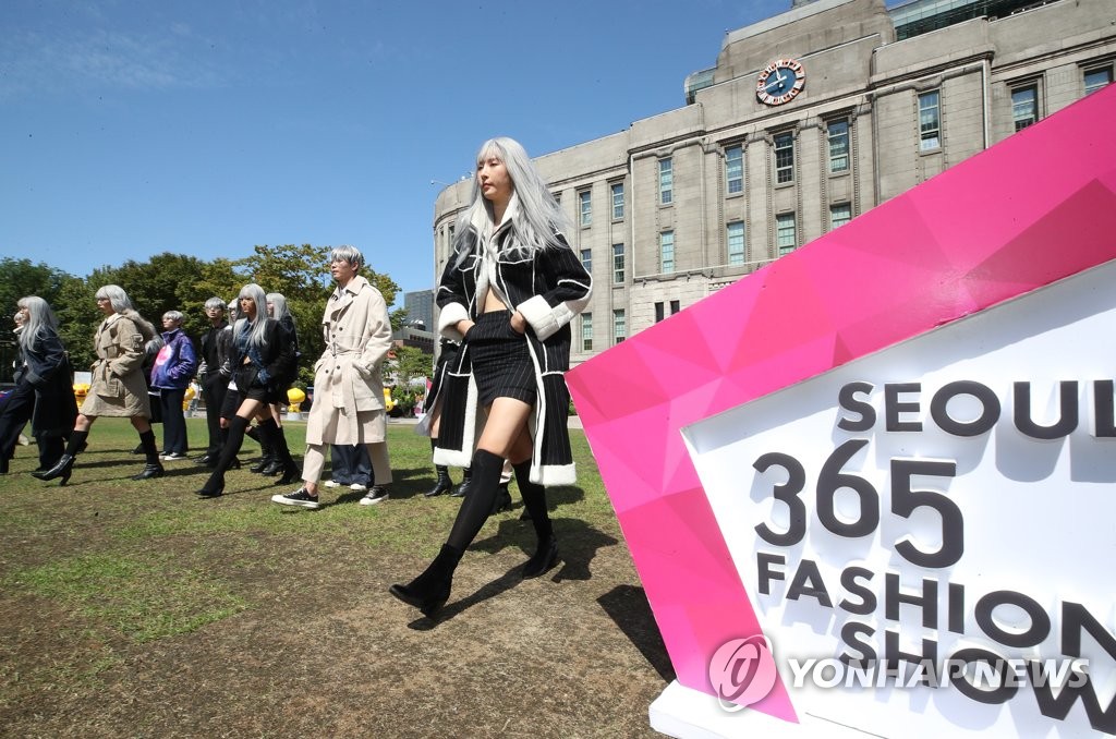 Street fashion show Street fashion show