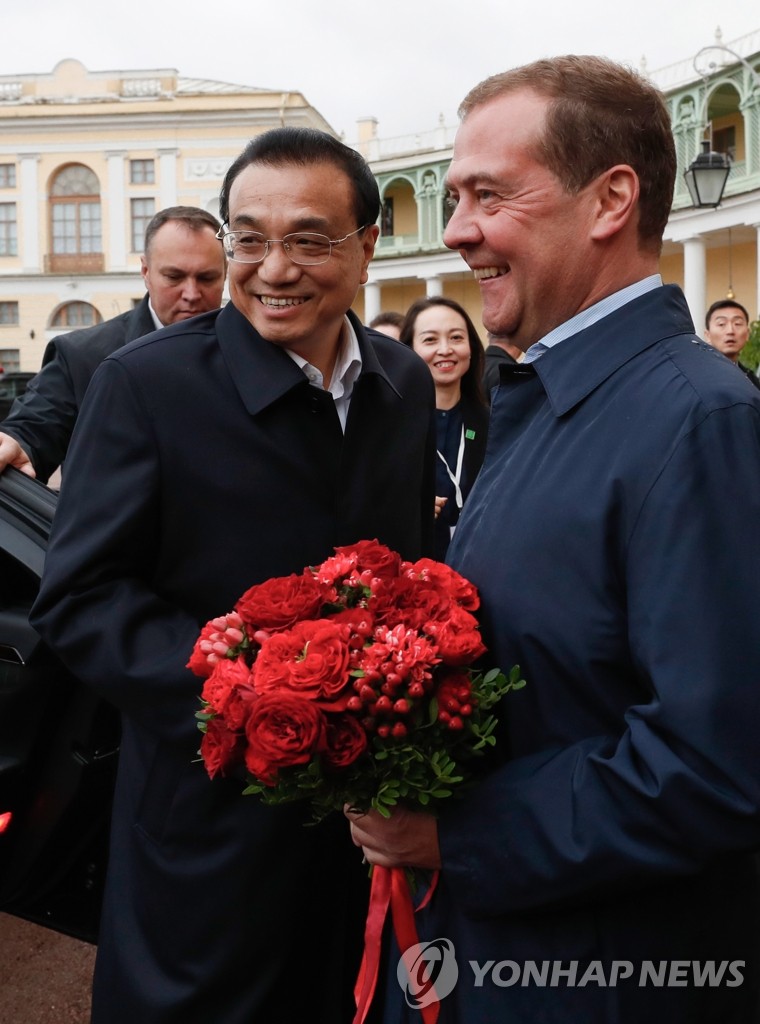 러시아 상트페테르부르크에서 만난 중국·러시아 총리