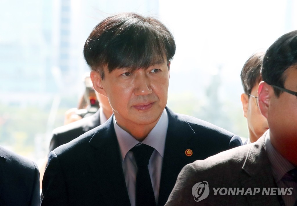 국회 들어서는 조국 장관