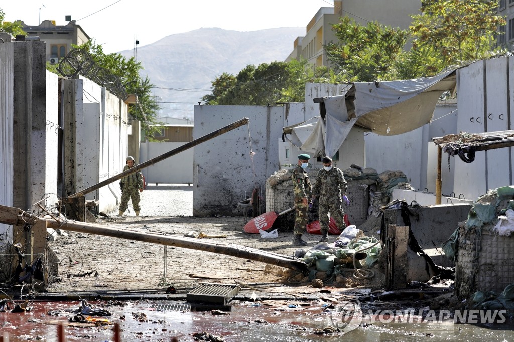 카불 美대사관 인근 자살폭탄 테러 현장