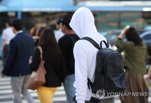 잔뜩 움츠린 출근길