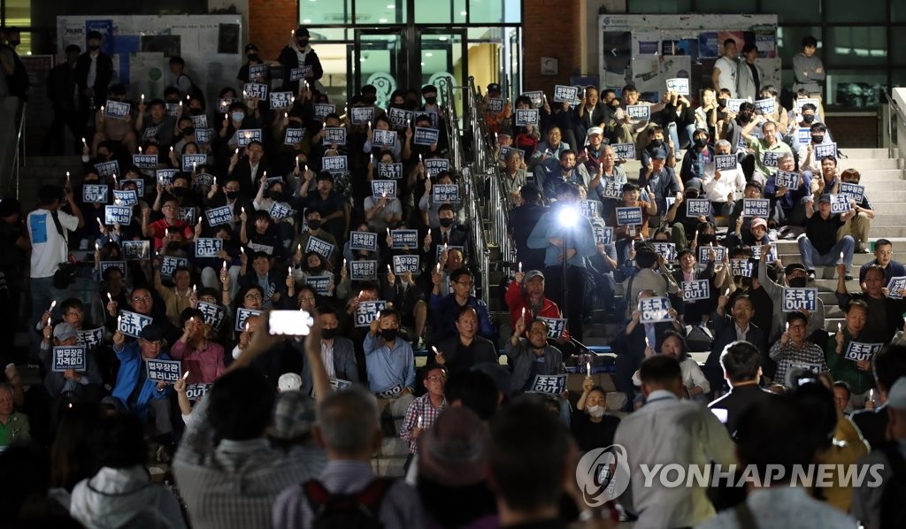 Protests against justice minister Protests against justice minister