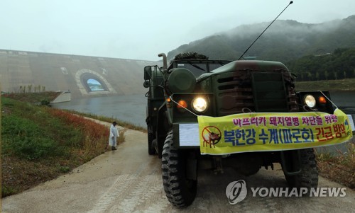 지난 2일 군부대 차량 돼지열병 차단 방역