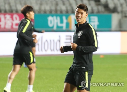 훈련하는 황희찬