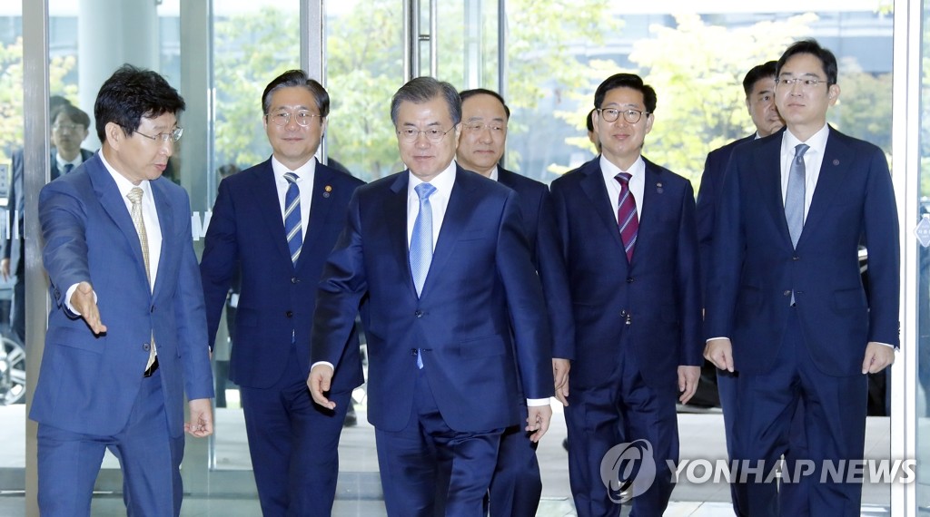 삼성디스플레이 아산공장 도착한 문 대통령