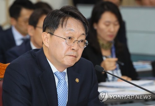 질의 듣는 김현준 국세청장
