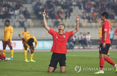 김신욱 전반만 두 골!
