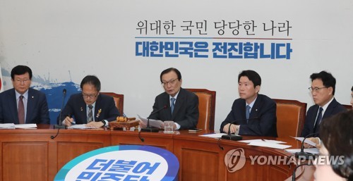 최고위원회의에서 발언하는 이해찬