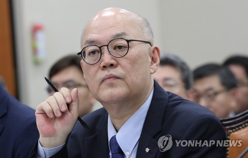 질의 듣는 이병권 원장
