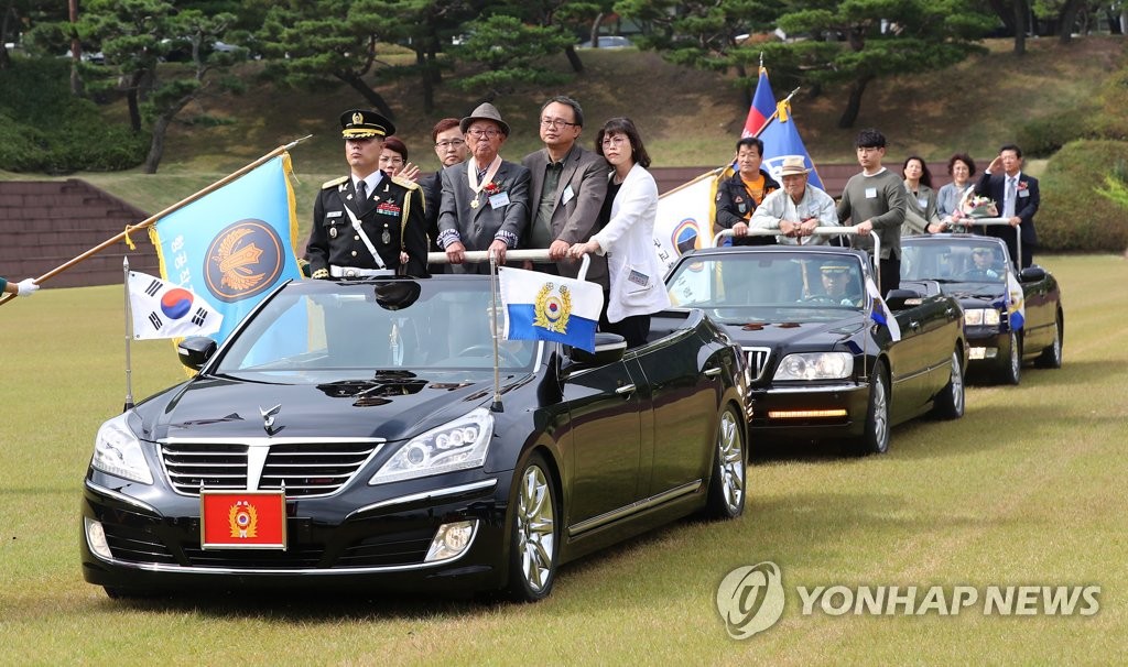 무공훈장 수여식 열병