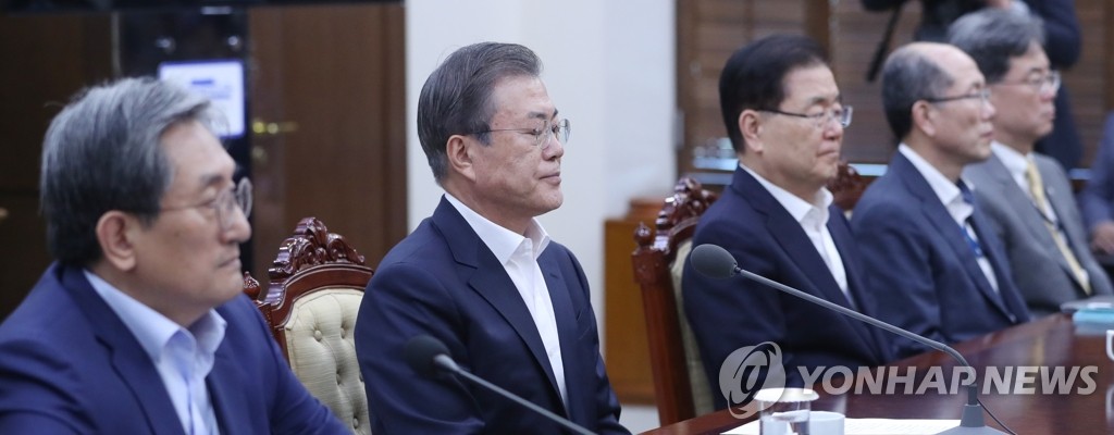 固い表情の文大統領 固い表情の文大統領