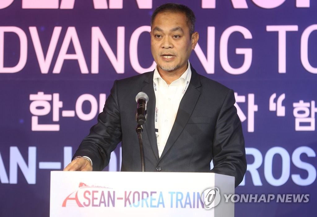 인사말하는 아마딘 압둘라만 브루나이 재정경제부 차관