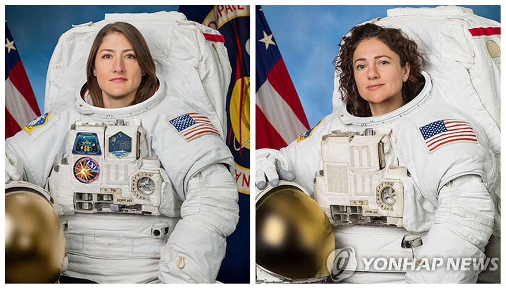 여성 우주인들만의 첫 우주유영 성공한 美 코크-메이어
