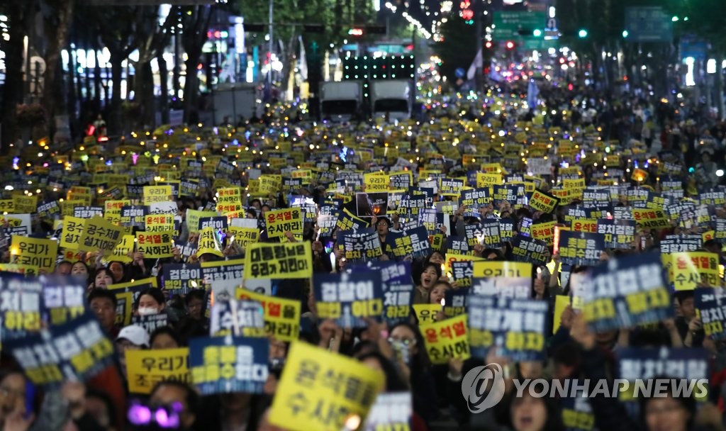 ′검찰 개혁과 공수처 설치′... 여의도,서초동 촛불집회 