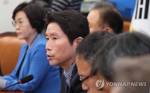 검찰개혁특위에서 발언하는 이인영