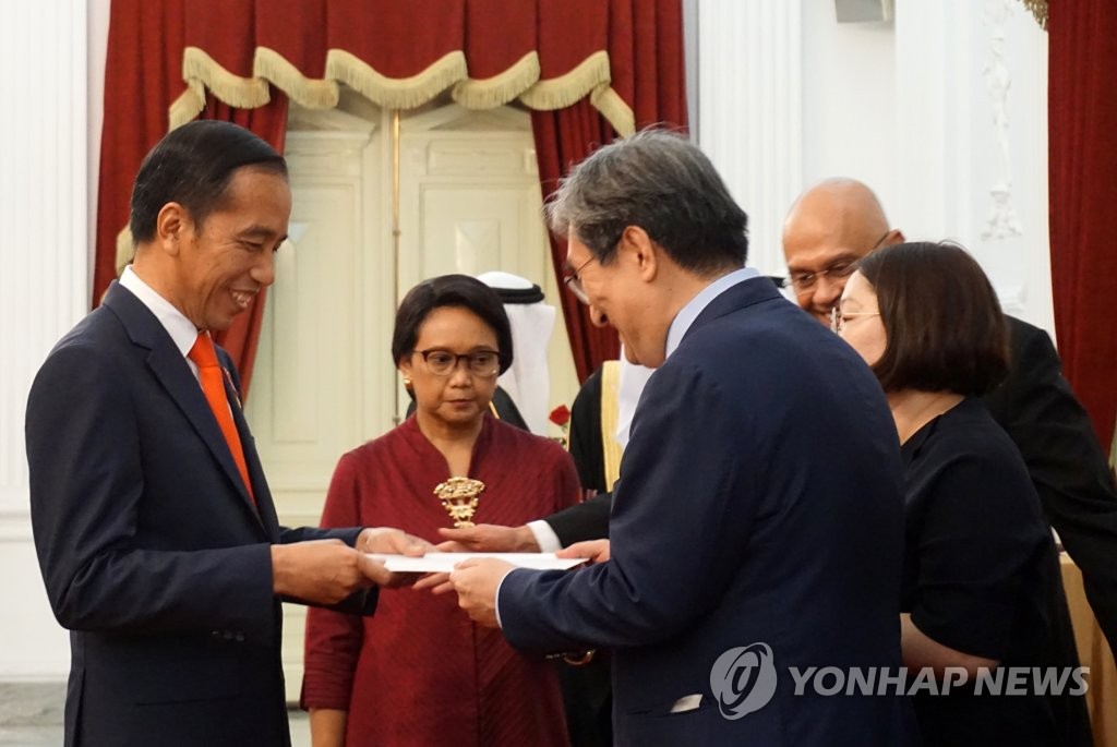 Carta de Moon para su homólogo indonesio Carta de Moon para su homólogo indonesio