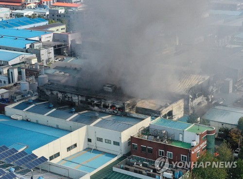 인천 남동공단 자동차 부품공장서 불…소방 대응 2단계 발령